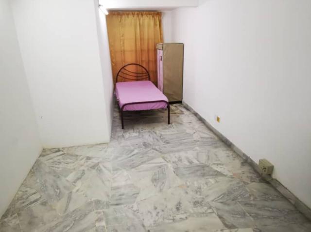 Spacious Single Room with Aircond for Rent @ USJ 9 Walking Distance to Taipan & LRT Taipan