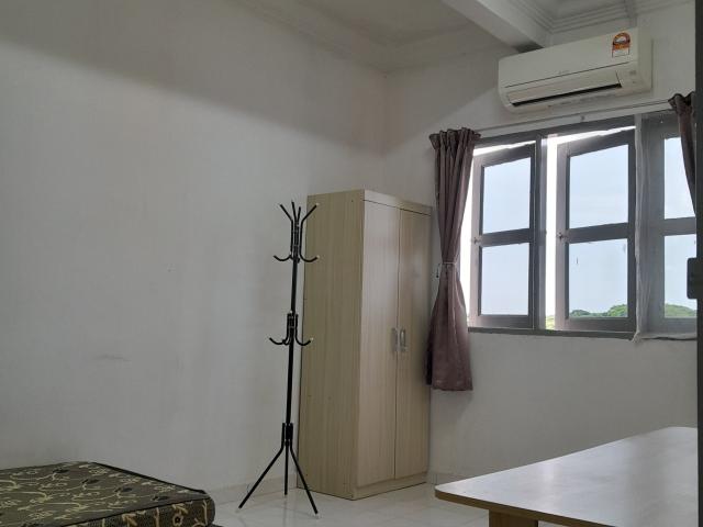 Spacious SINGLE ROOM at Bukit Baru with Air Cond
