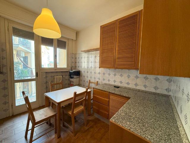 Spacious single room in Via Capo di Mondo