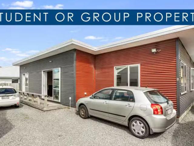 Spacious Six Bedroom Home Near The University Of Canterbury.