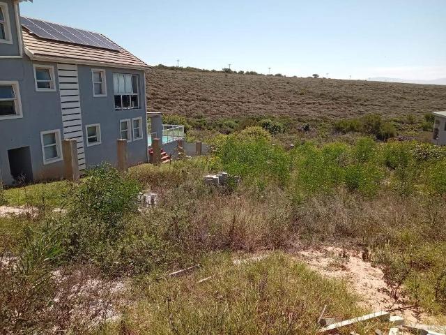 Spacious Stand in Prime Wavecrest Location!
