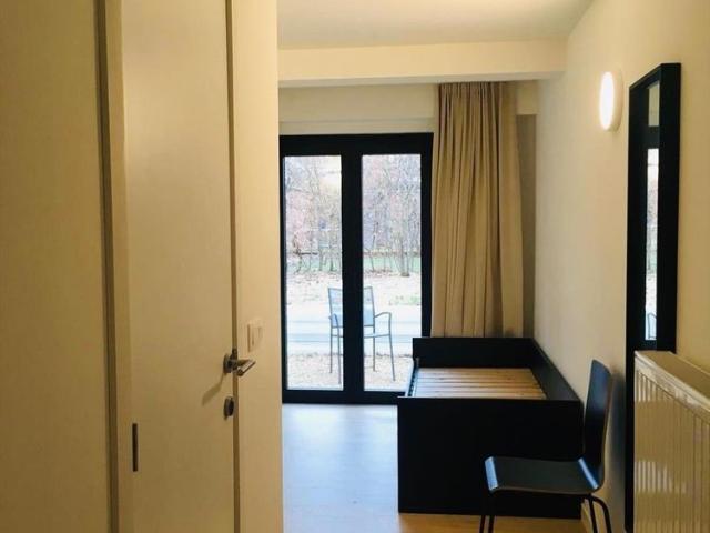 Spacious student room with backyard!
