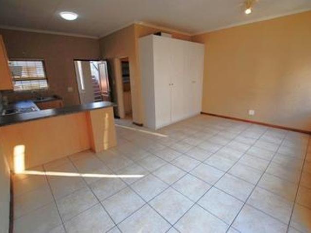 spacious studio apartment in paulshof