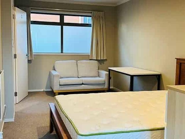 Spacious studio apartment is available for rent