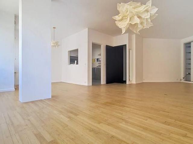 spacious studio apartment