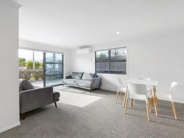 Spacious Studio Rooms Great Location