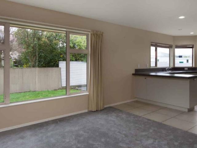 Spacious, stylish and so close to Town!