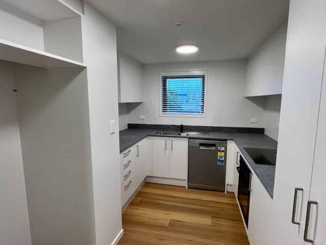 Spacious & Stylish 2 Bedroom Apartment