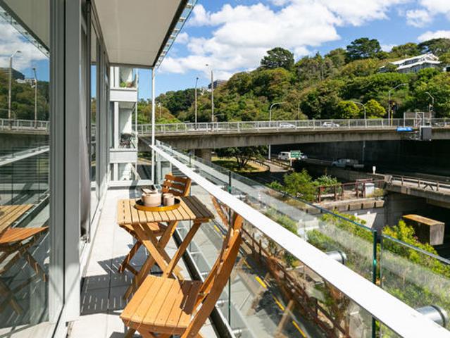 Spacious & Sun Filled CBD Apartment