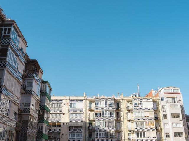 Spacious sunlit bedroom in the popular neighborhood Eixample