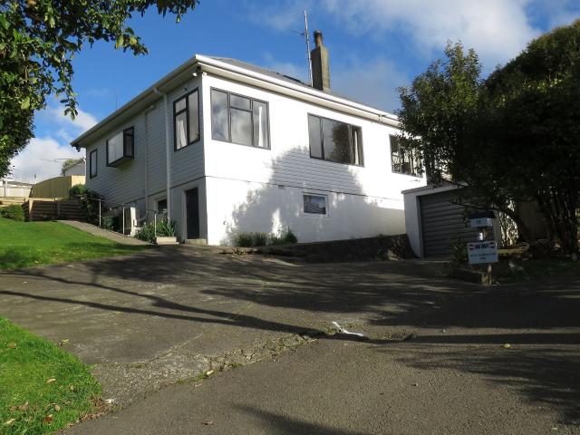 Spacious & Sunny 4 Bedroom Family Home
