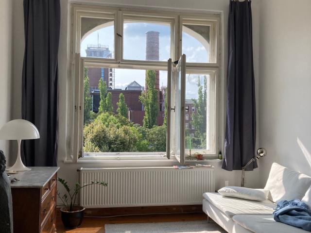 Spacious, sunny 2 room apartment in Neukölln