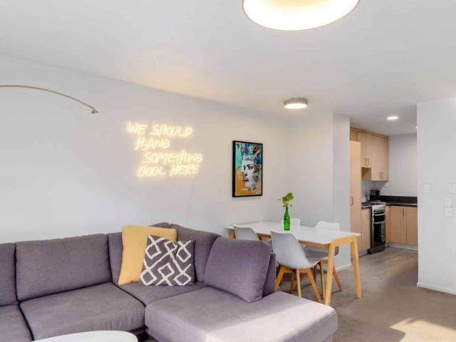 Spacious & Sunny Townhouse
