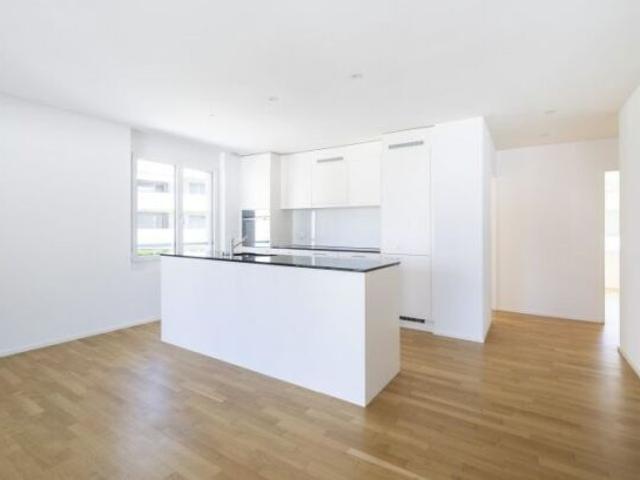 Spacious, sunny and close to Lake Walen