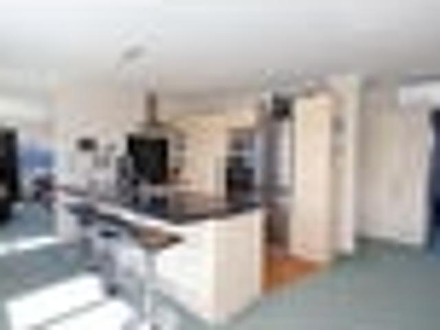 Spacious, Sunny Family Living!