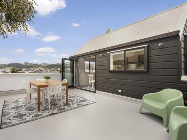 SPACIOUS, SUNNY INNER CITY HOME