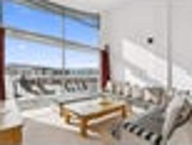 Stunning Sunny City Penthouse with sea views!