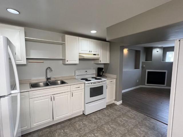 Spacious Suite Great Price!