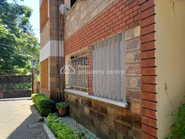 Spacious 3 Bedrooms Apartment Plus Sq