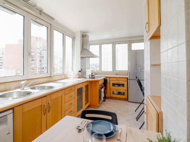 Spacieuse chambre de plus de 16m² à louer en coliving à Paris PA63