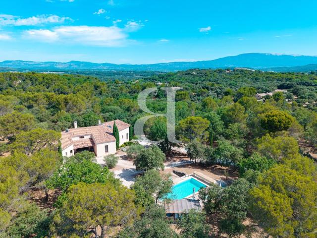 Spacieuse et confortable villa traditionnelle dans la garrig. 250m² Pernes les Fontaines