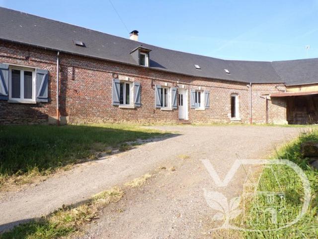 SPACIEUSE ET LUMINEUSE MAISON DE PAYS, SECTEUR LACHAPELLE AUX POTS