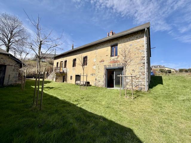 Spacieuse fermette à vendre à Arleuf