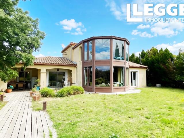 Spacieuse maison occitane avec studio indépendant et terrain constructible