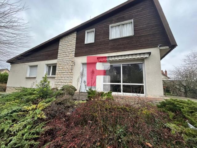 Spacieuse maison atypique de 210 m2 sur 1 000 m2 de terrain