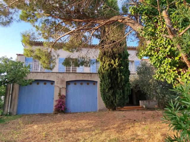Spacieuse maison avec atelier de 220 m2, terrasses, garages