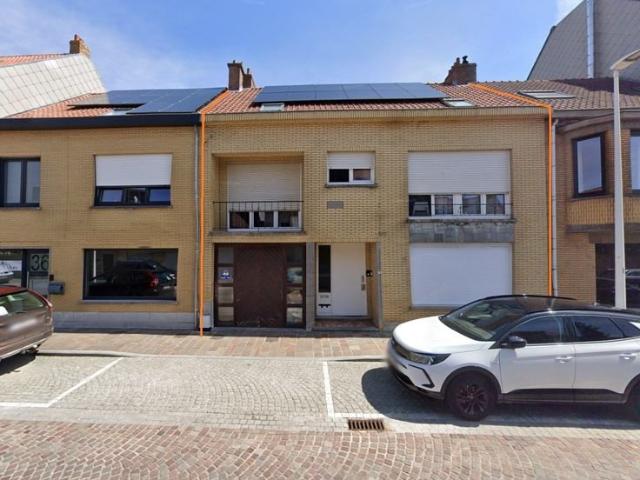 Spacieuse maison à rénover à Nieuwpoort ville