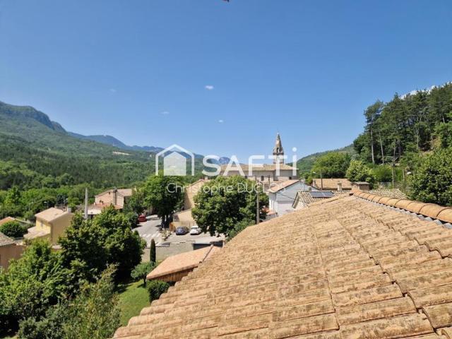 Spacieuse maison bourgeoise avec jardin, piscine et maison d'amis