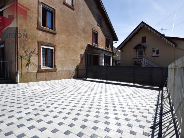 SPACIEUSE MAISON 'CORP DE FERME' MITOYENNE par le garage F5 + combles aménageables. donnant sur terrasse
