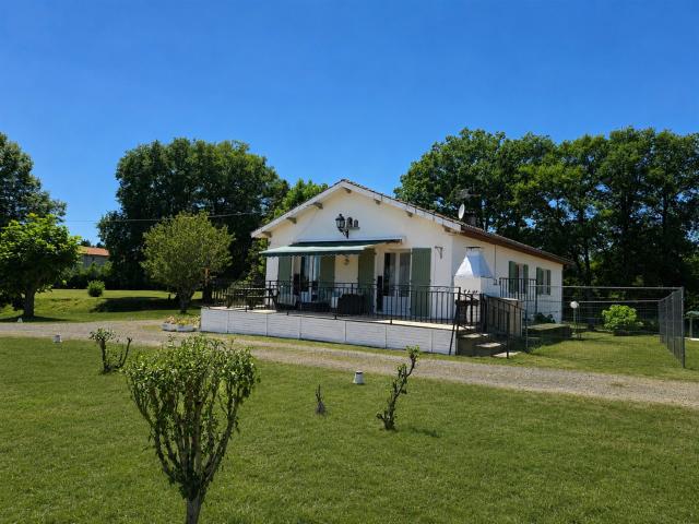 Spacieuse maison de campagne de quatre chambres avec chambre. 136m² Exideuil sur Vienne