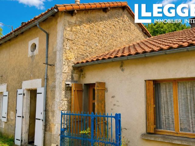 Spacieuse maison de campagne de 4 chambres avec un grand potentiel, proche de Ruffec