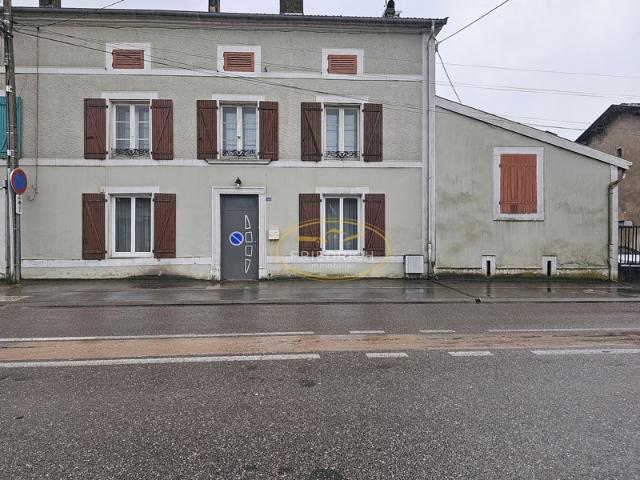 SPACIEUSE MAISON DE VILLAGE