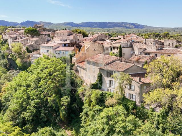 Spacieuse maison de village avec jardin et vues panoramiques
