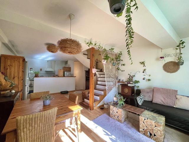 Spacieuse maison de village avec patio et potentiel de dével. 172m² Gabian