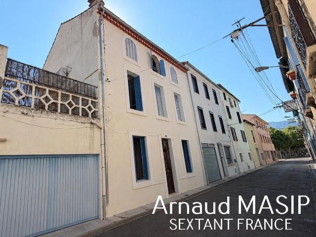 SPACIEUSE MAISON DE VILLE, 164M² HAB, 4 CHAMBRES, TERRASSE, GARAGE, QUILLAN CENTRE