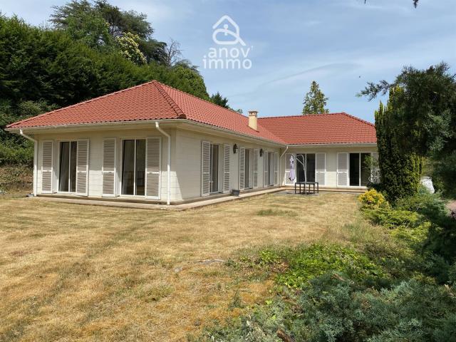 Spacieuse Maison de 185 m2 de Plain Pied avec Vue Dominante. 185m² Tarare