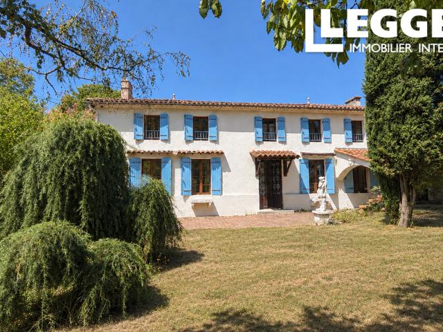 Spacieuse maison de 3 chambres avec garage, située dans un cadre paisible et grand jardin privé
