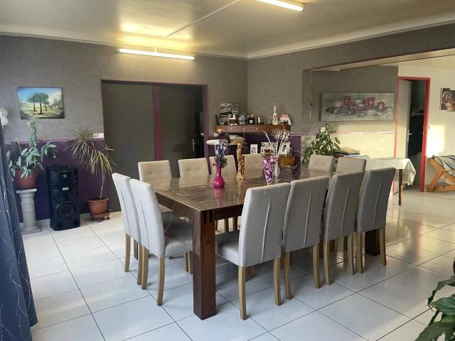 Spacieuse maison de 4 chbres 238 m² 238m² Monts sur Guesnes