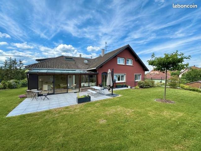 Spacieuse maison d'environ 291m² sur 8.34 ares, totalement rénovée