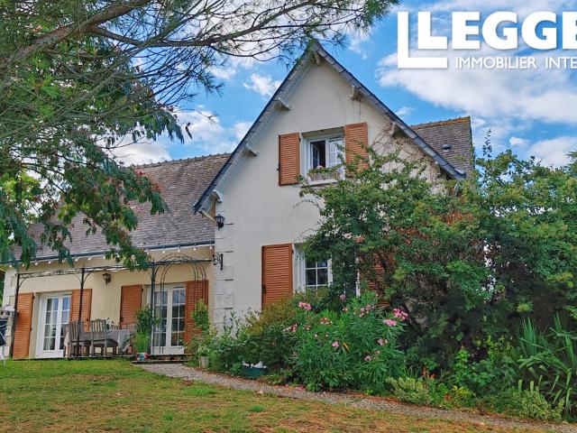 Spacieuse Maison Familiale 5 Chambres avec Vue Imprenable dans un Village Recherché