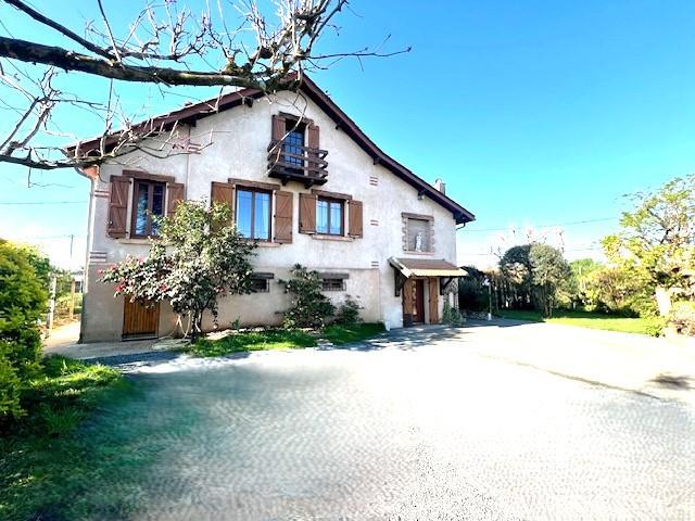 Grande maison familiale en GIRONDE dans l' entre deux mers