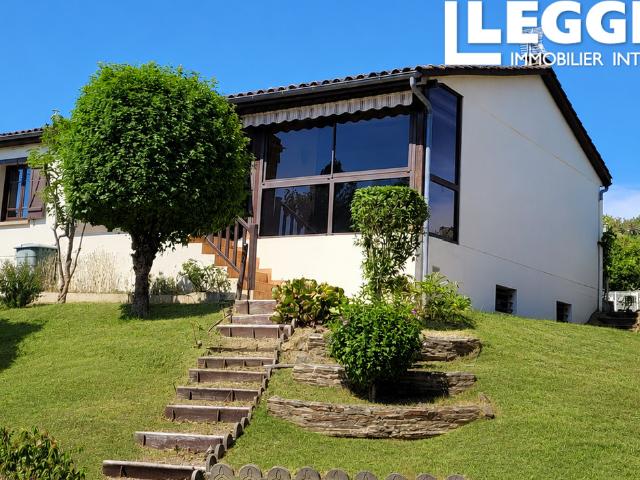 Spacieuse maison familiale avec garage, entièrement entourée d'un grand jardin, à proximité du village Mialet