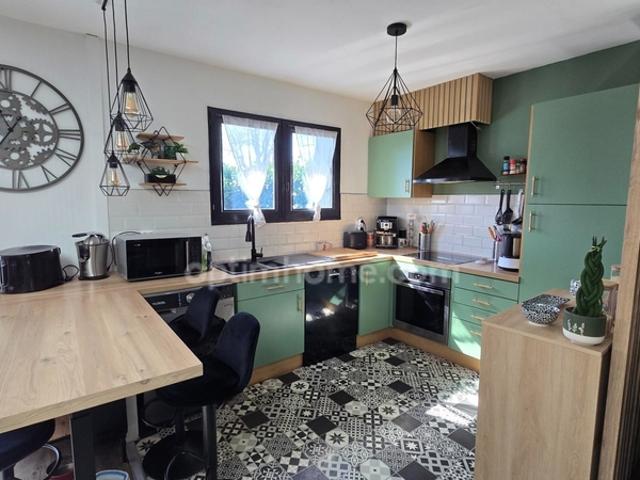 Spacieuse maison familiale avec piscine, jardin et prestations énergétiques à LEOGNAN 33
