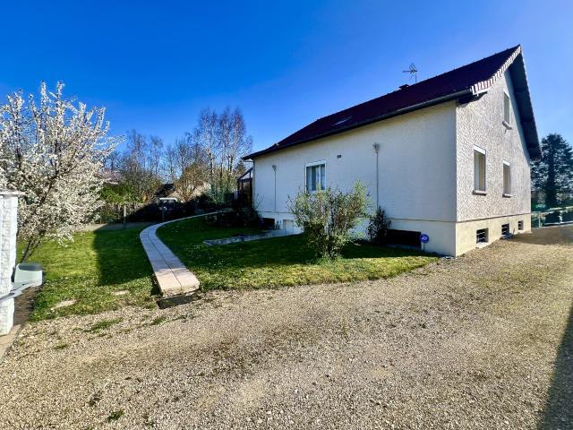 Spacieuse maison familiale climatisée avec véranda à Saint Denis en Val