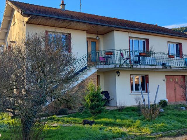 Spacieuse maison familiale de 7 pièces avec jardin arboré dans un quartier calme à Langeac