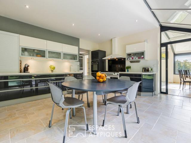 Spacieuse maison familiale de style charentais dans un parc arboré